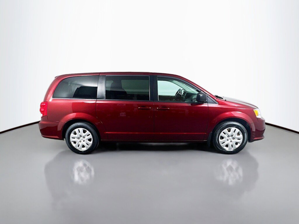 Used 2018 Dodge Grand Caravan SE w/ UConnect Hands-Free Group image 6