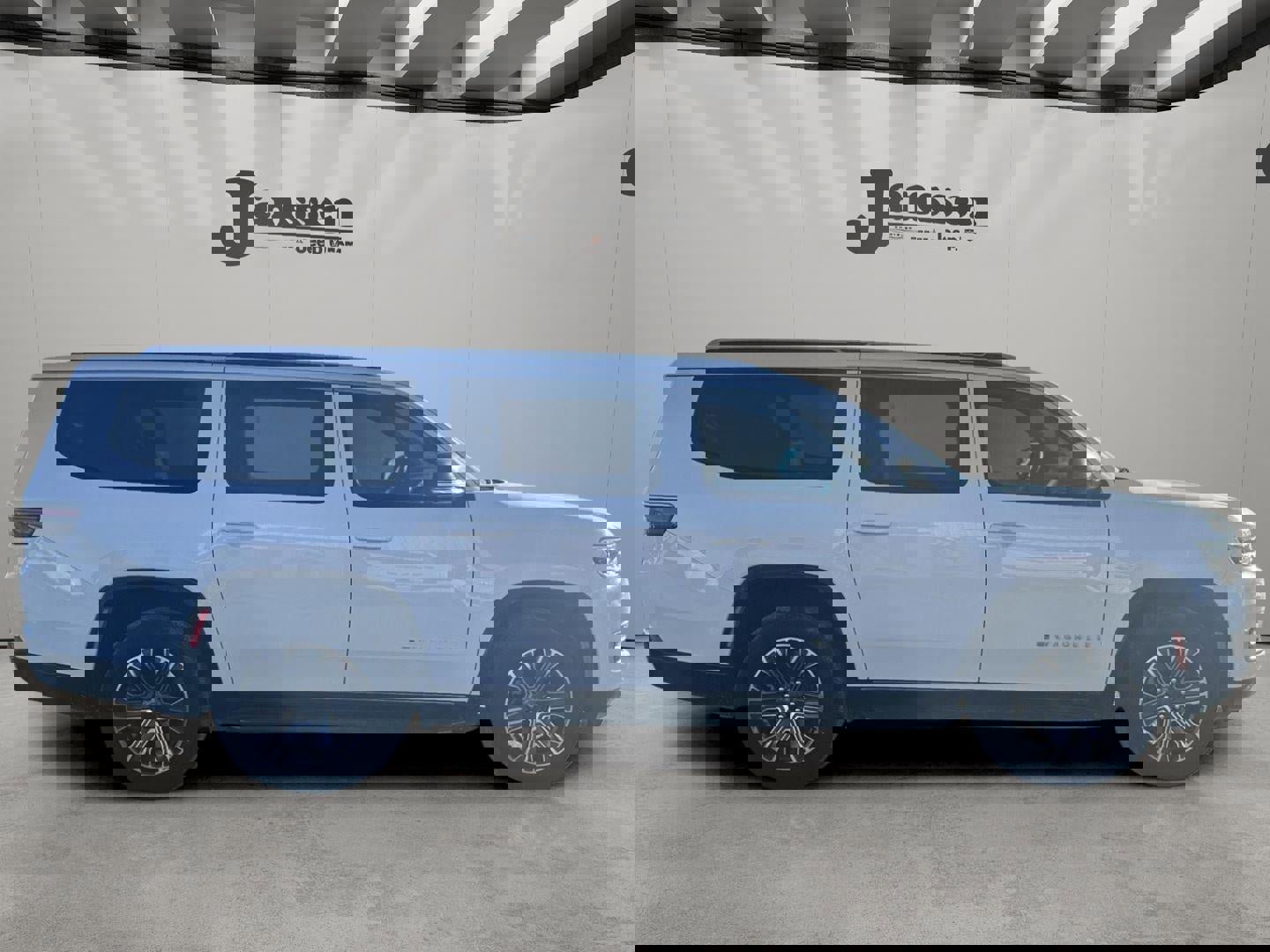 Used 2024 Jeep Wagoneer L Series II w/ Flexible Seating Group image 5