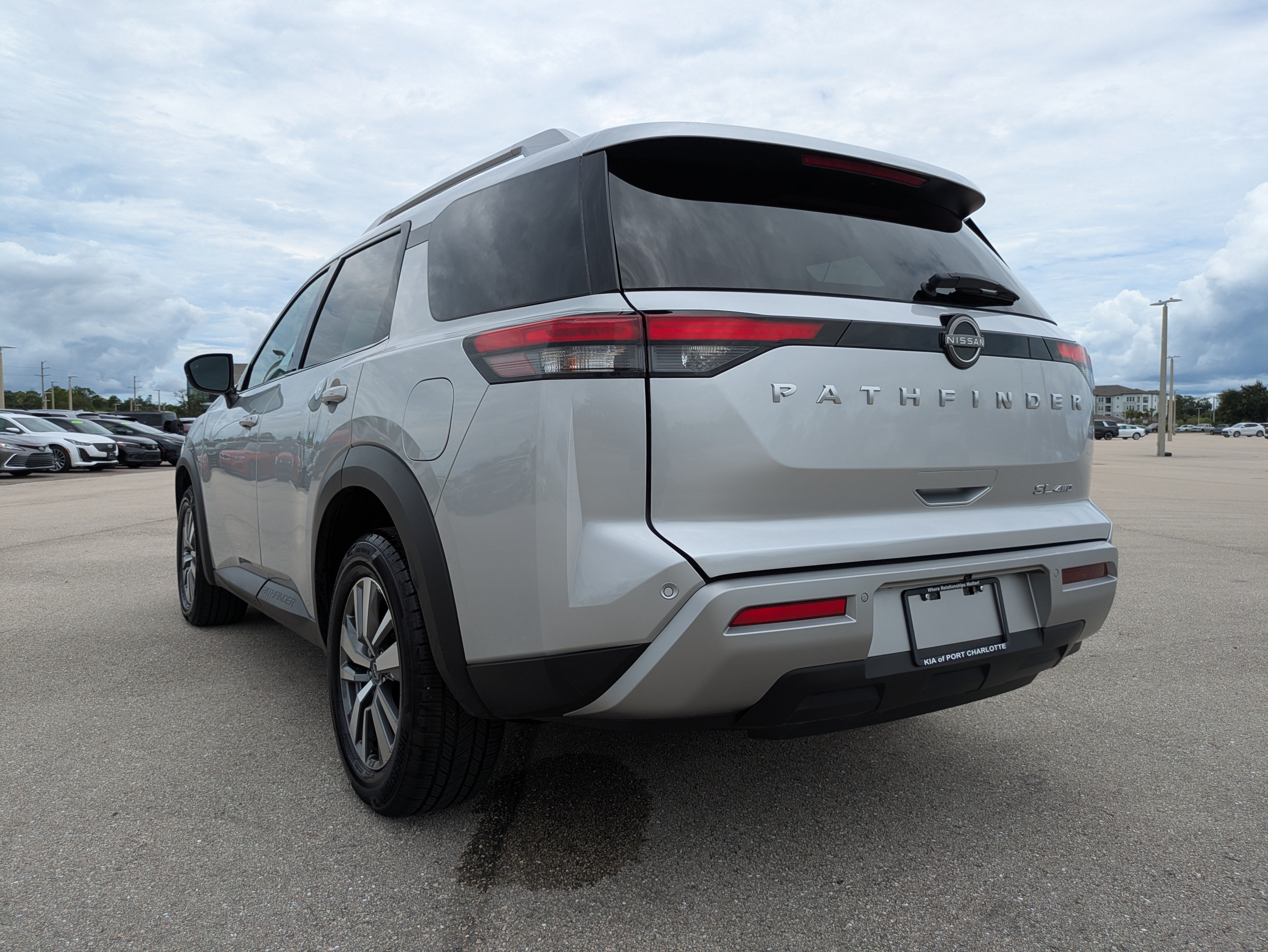 Used 2025 Nissan Pathfinder SL AWD/4WD image 6