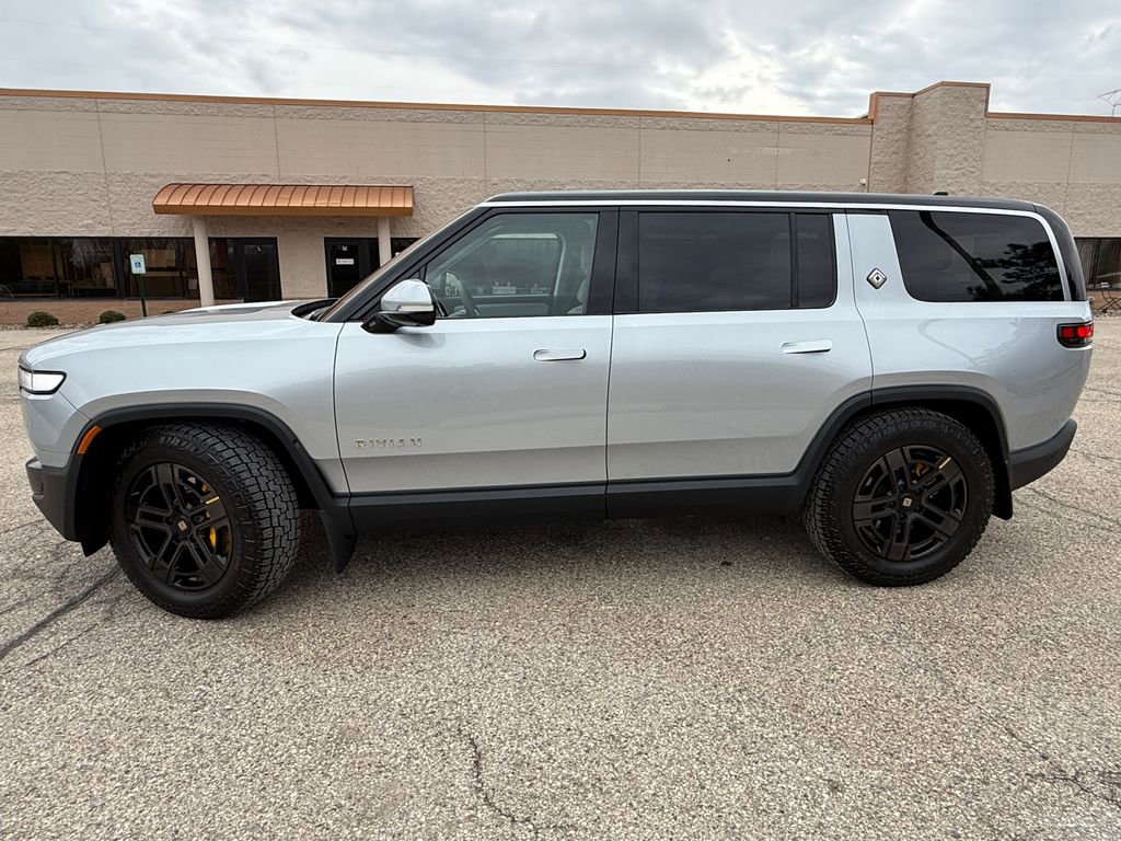 Used 2024 Rivian R1S Adventure image 2