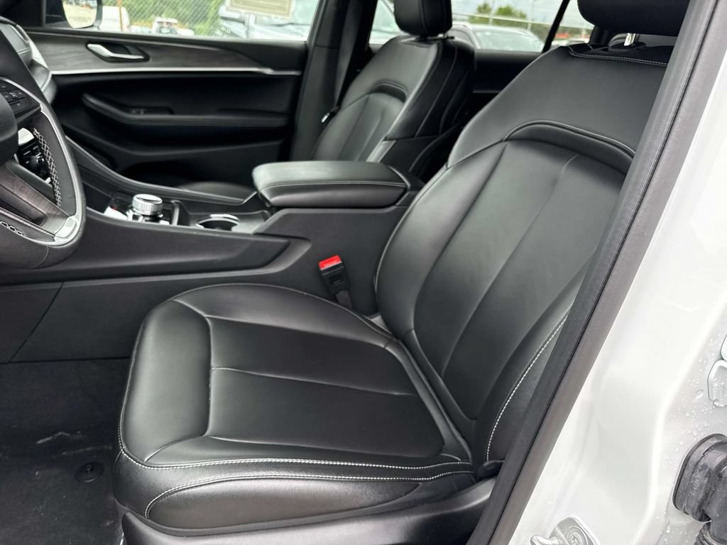 Used 2025 Jeep Grand Cherokee L Limited AWD/4WD image 22