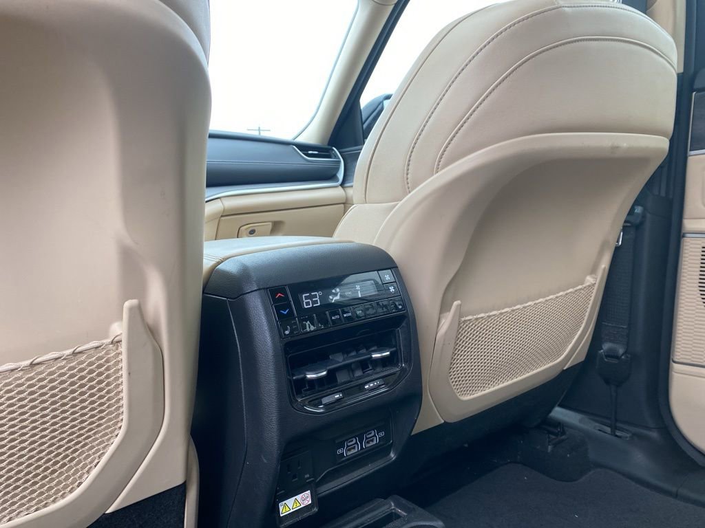 Used 2022 Jeep Grand Cherokee L Limited w/ Luxury Tech Group II image 7