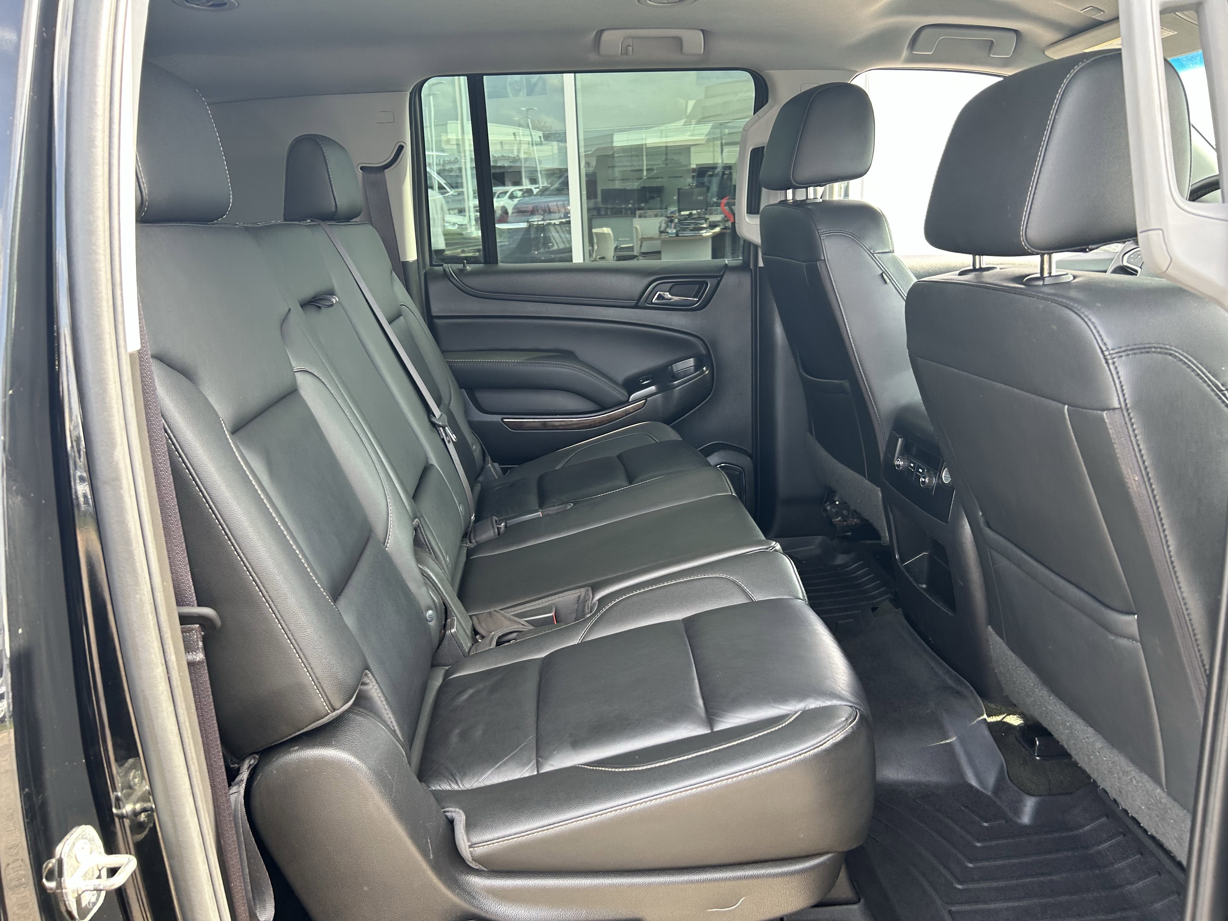 Used 2017 Chevrolet Suburban LT image 25