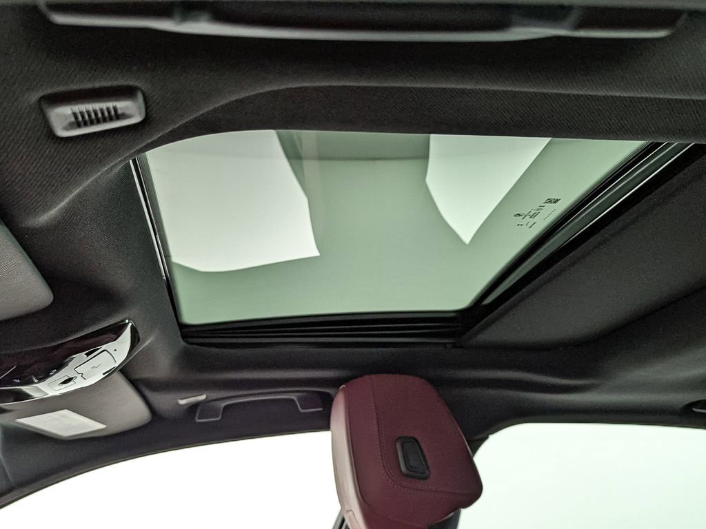 Used 2025 BMW 530i xDrive w/ Premium Package image 12