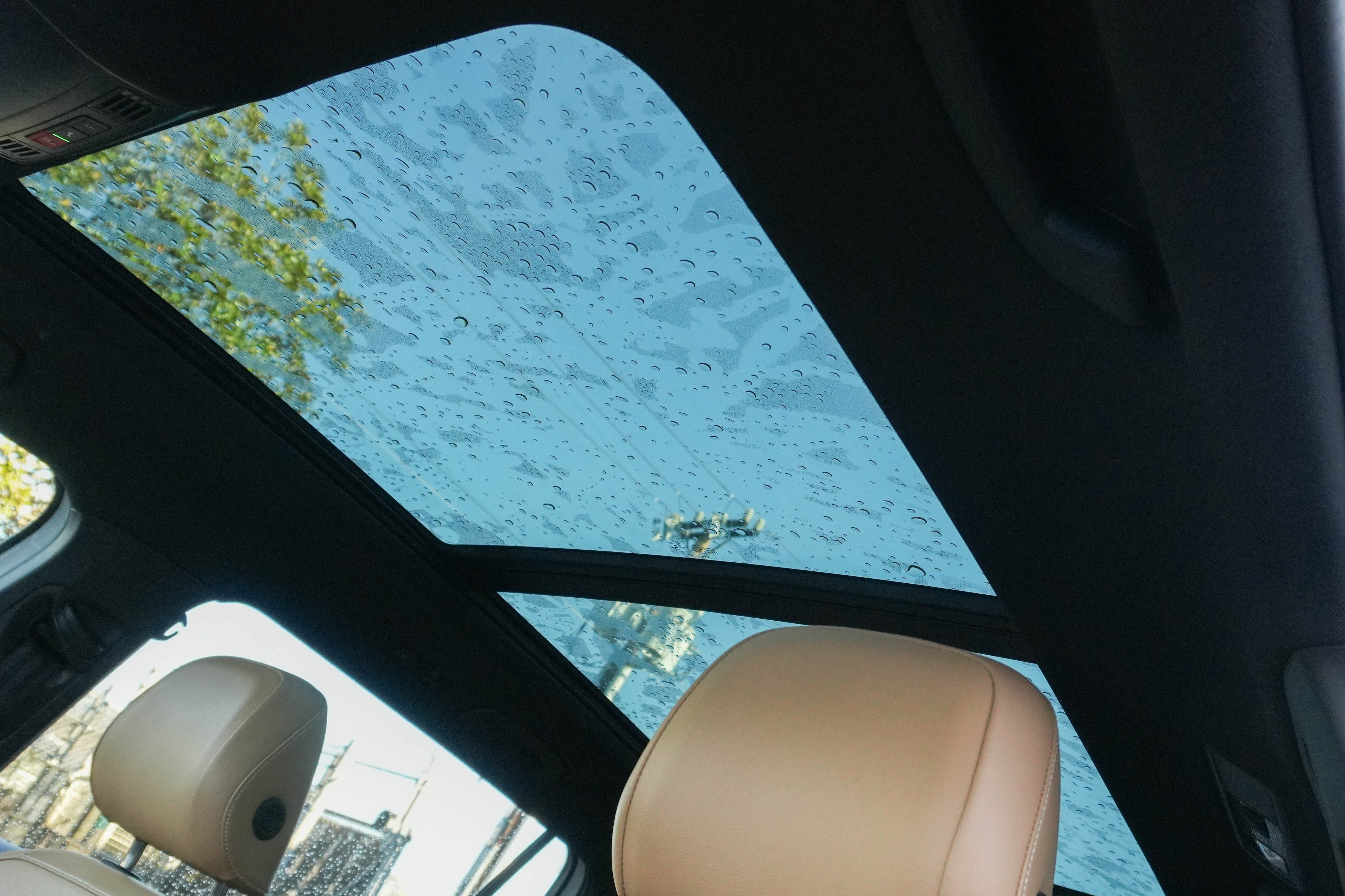 Used 2024 Volkswagen Tiguan SE R-Line image 10