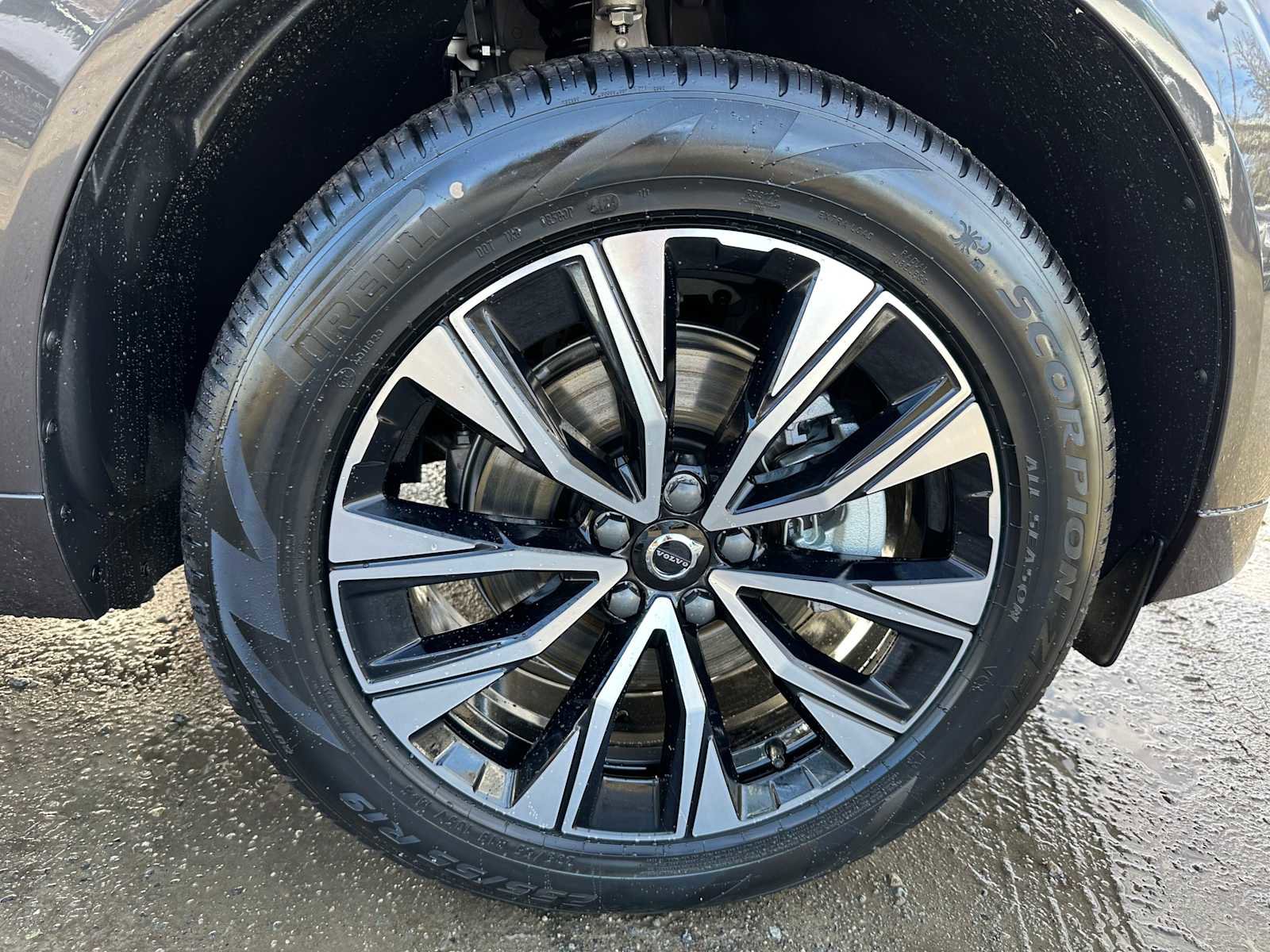 Used 2025 Volvo XC60 B5 Core w/ Protection Package Premier image 9