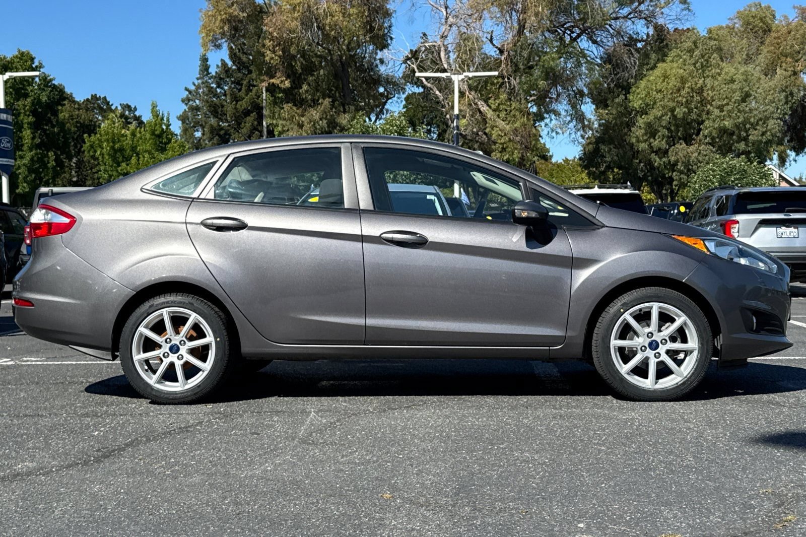 Used 2014 Ford Fiesta SE w/ Equipment Group 201B FWD image 3