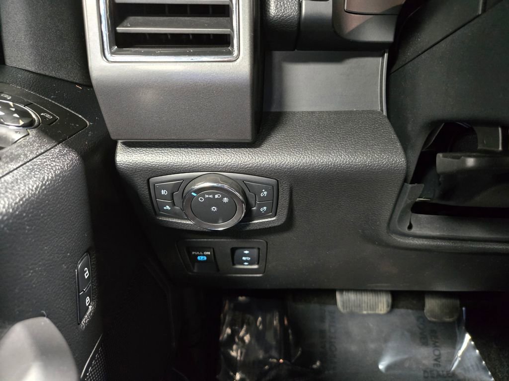 Used 2017 Ford F150 XLT w/ Equipment Group 302A Luxury image 13