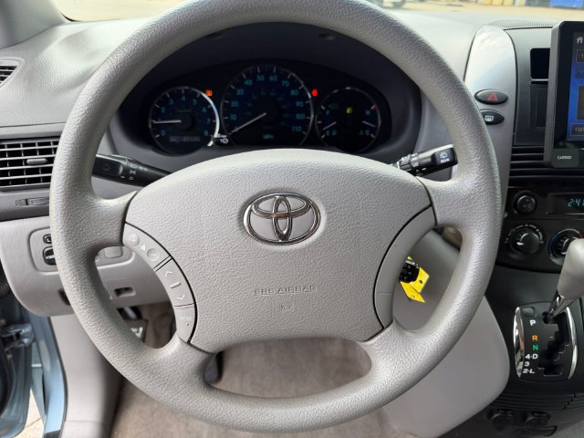Used 2009 Toyota Sienna LE FWD image 30