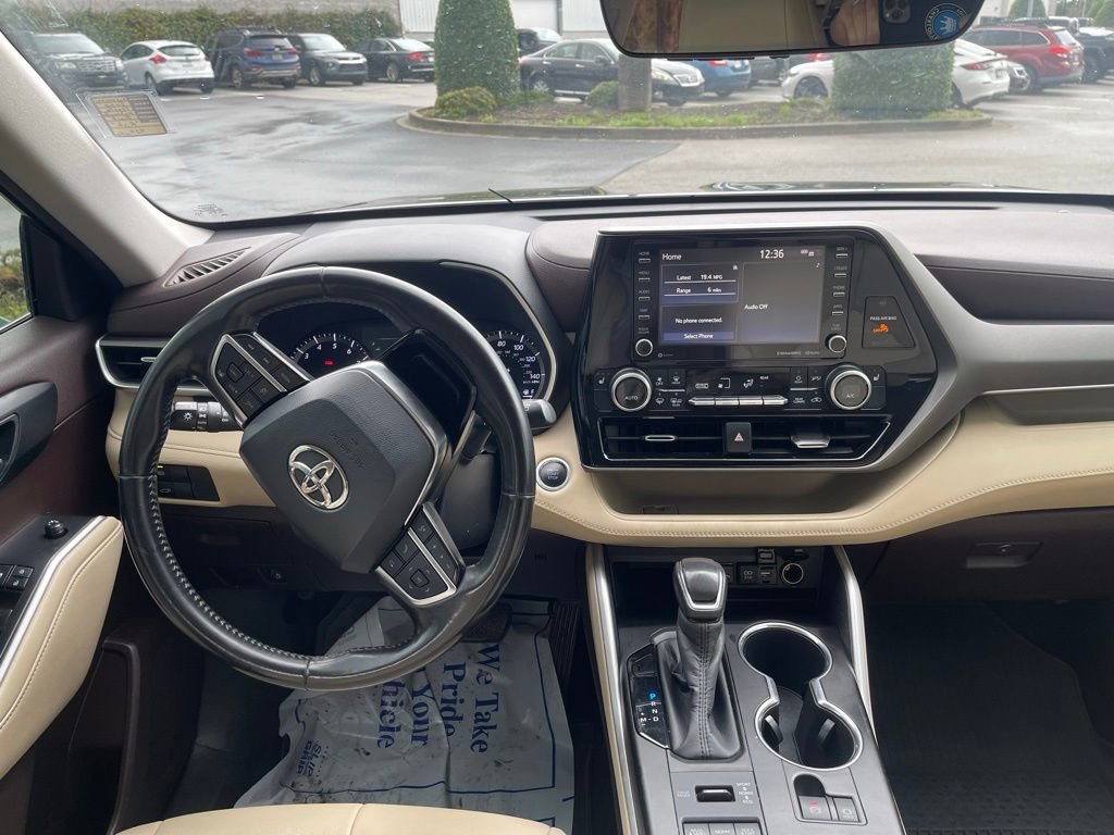 Used 2020 Toyota Highlander XLE image 24