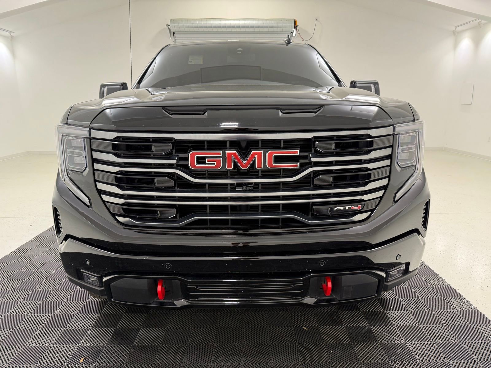 Used 2025 GMC Sierra 1500 AT4 image 2