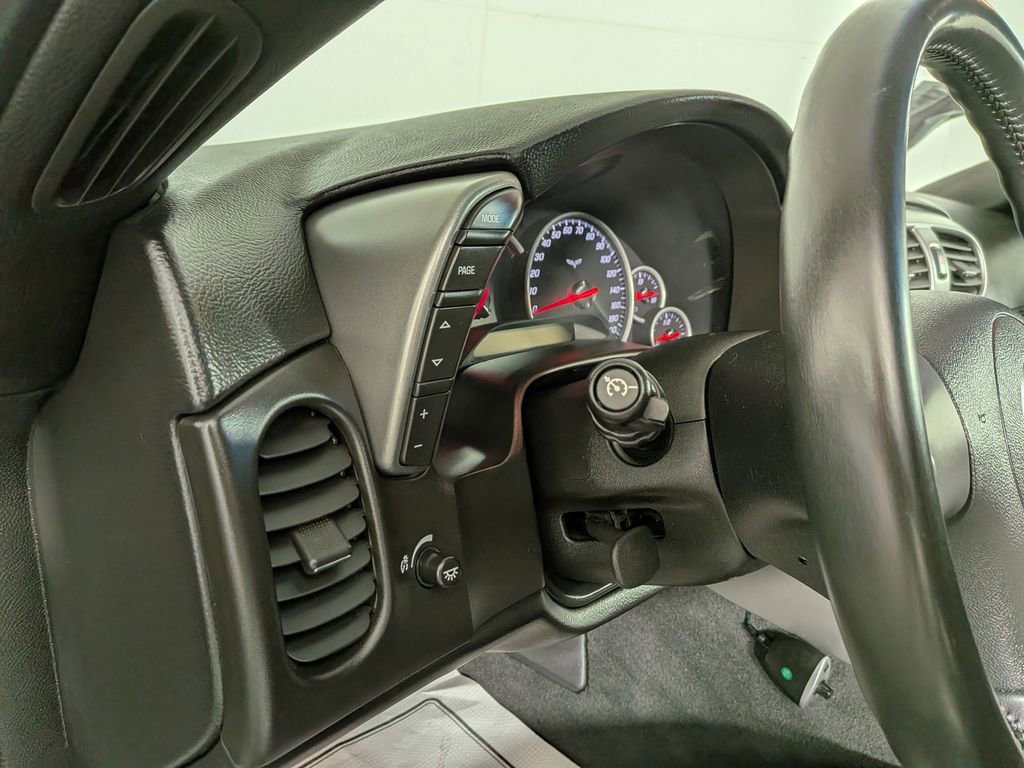 Used 2007 Chevrolet Corvette Coupe w/ Preferred Equipment Group RWD image 22