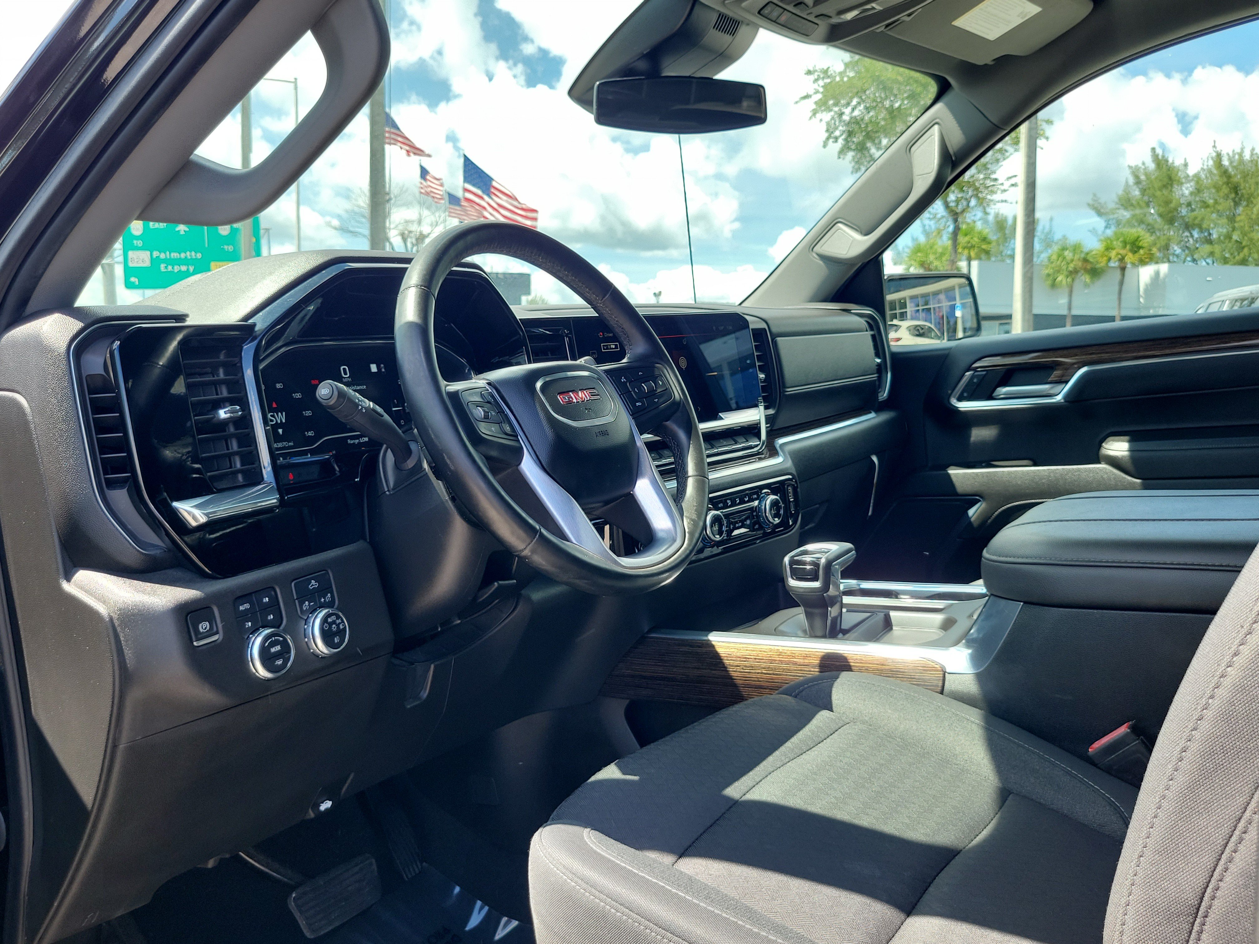 Used 2023 GMC Sierra 1500 Elevation AWD/4WD image 9