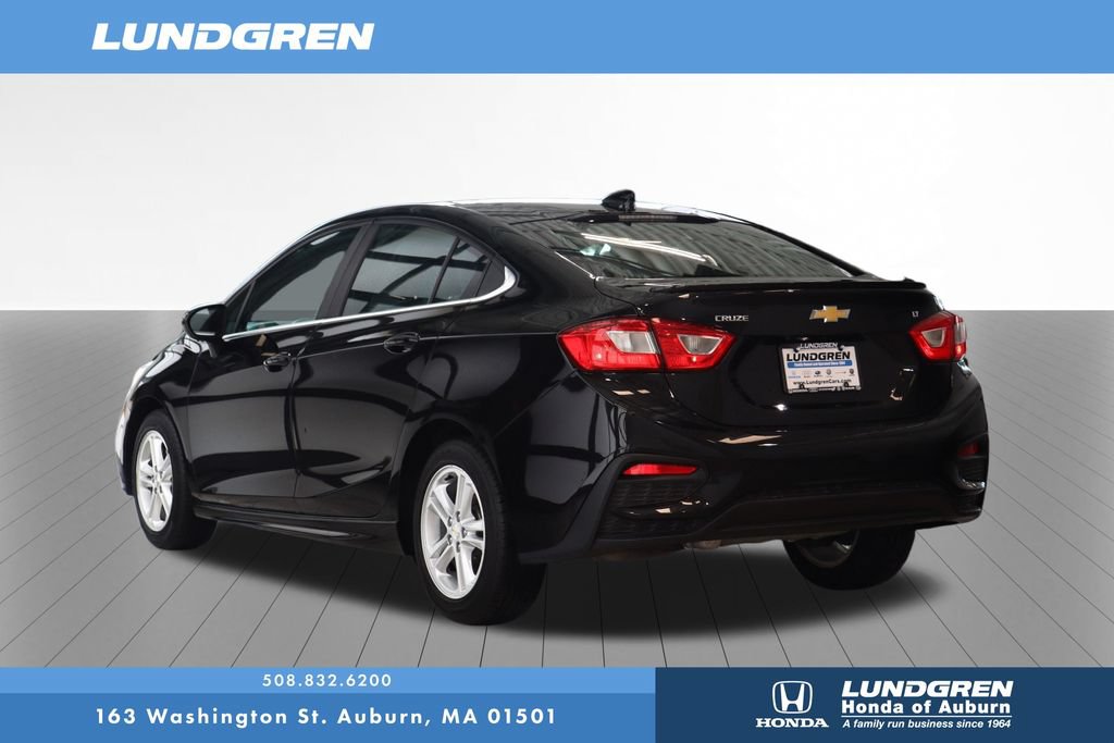 Used 2018 Chevrolet Cruze LT FWD image 3