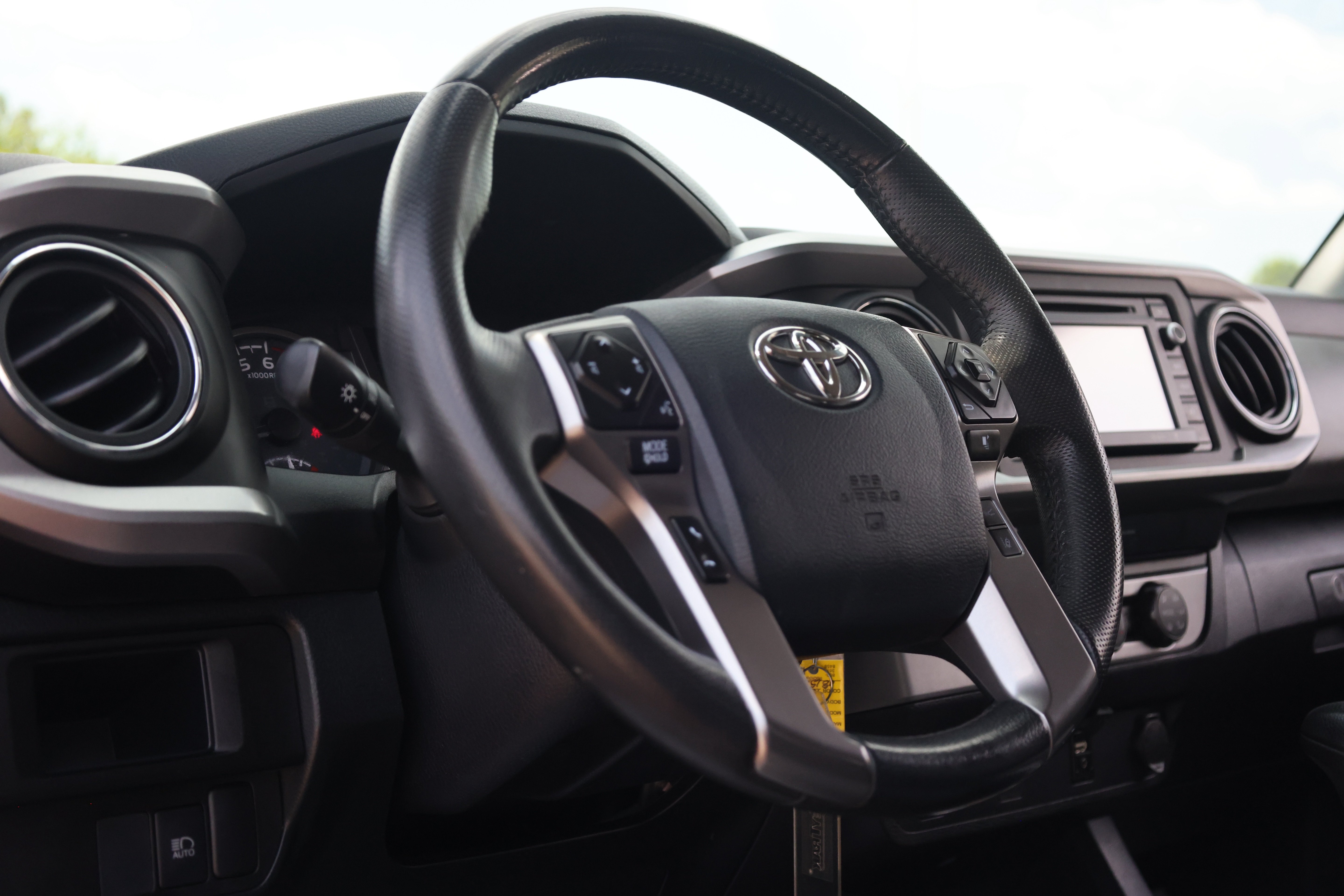 Used 2019 Toyota Tacoma SR5 RWD image 7