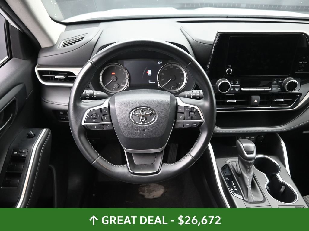 Used 2023 Toyota Highlander LE image 25