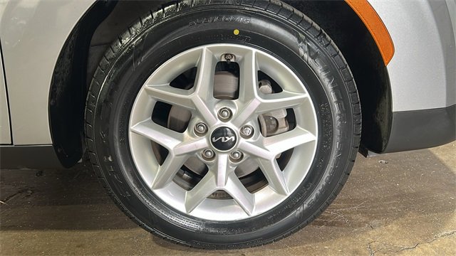 Used 2023 Kia Soul LX w/ LX Technology Package image 9