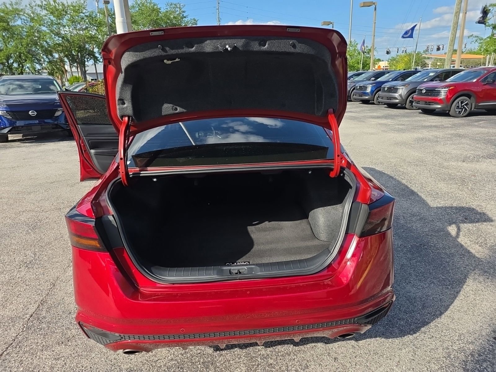 Used 2025 Nissan Altima 2.5 SV w/ SV Special Edition Package image 19