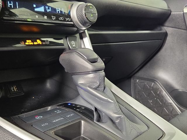 Used 2025 Toyota RAV4 XLE FWD image 20