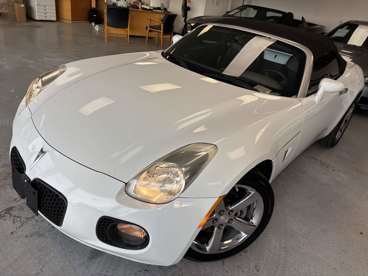 Used 2009 Pontiac Solstice GXP w/ Premium Package image 9