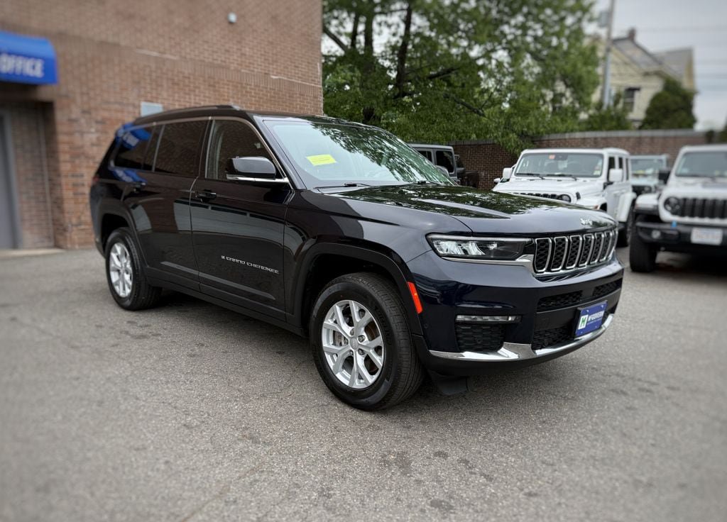 Used 2023 Jeep Grand Cherokee L Limited w/ Luxury Tech Group II AWD/4WD image 3