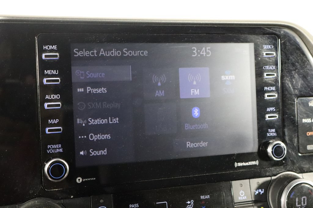 Used 2022 Toyota Highlander L AWD/4WD image 30