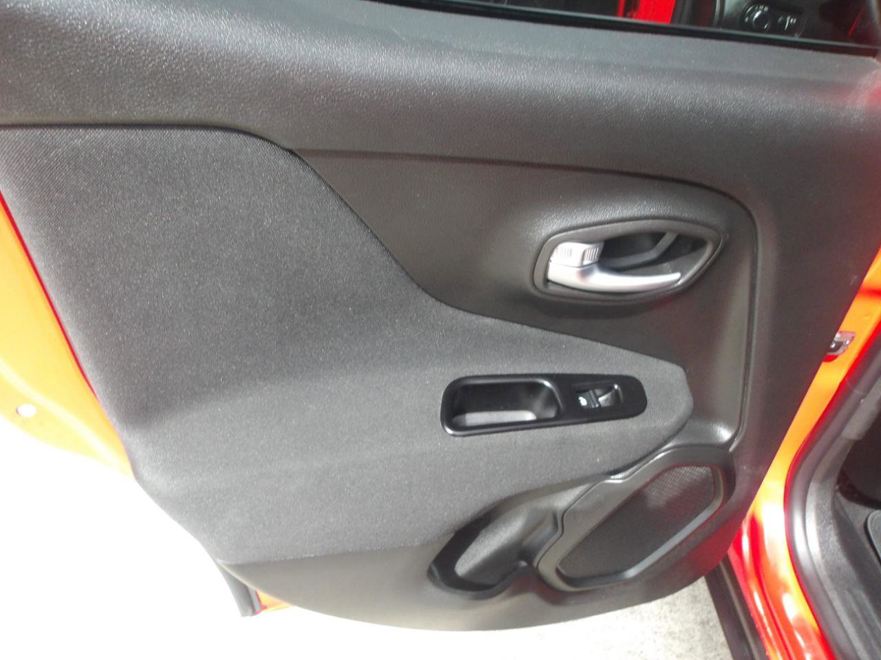 Used 2020 Jeep Renegade Sport w/ Sport Appearance Group FWD image 16