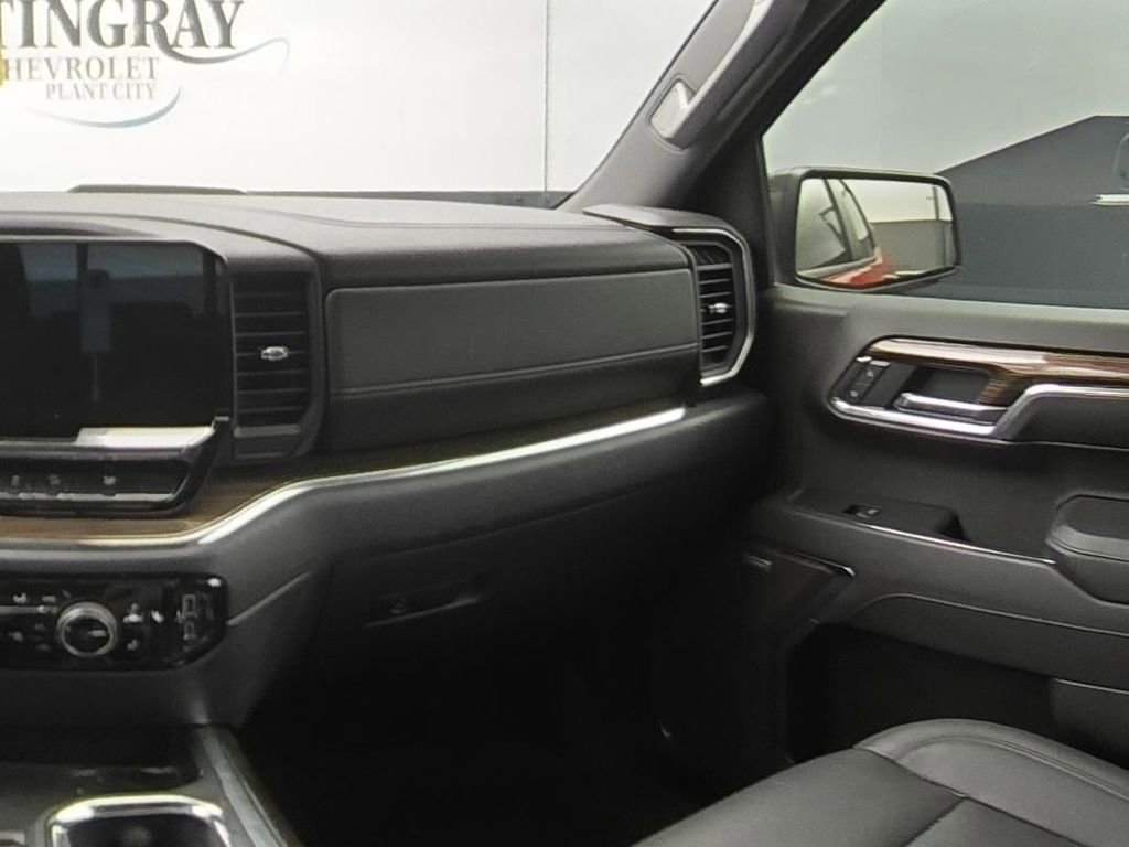 Used 2024 Chevrolet Silverado 1500 LT Trail Boss w/ Convenience Package II AWD/4WD image 15
