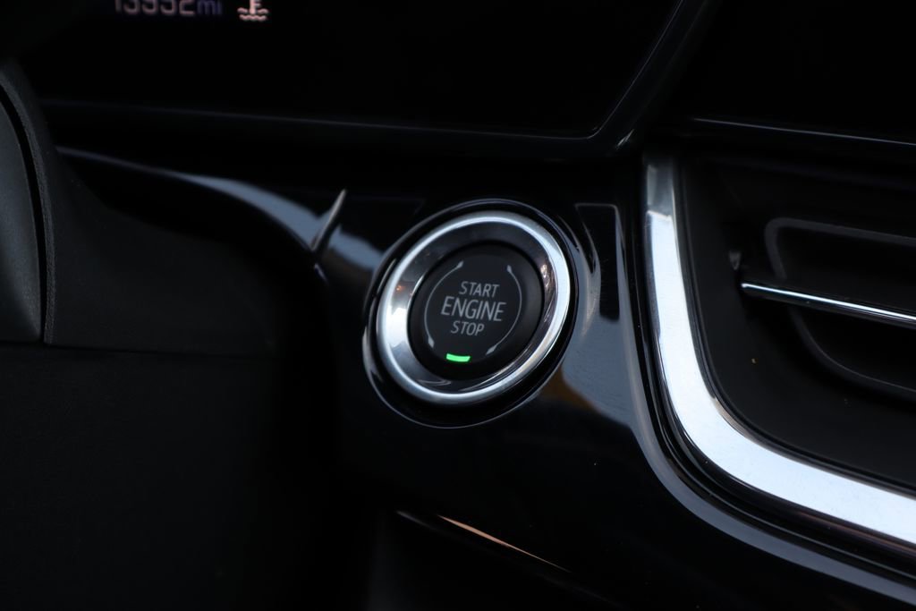 Used 2025 Chevrolet Trax RS w/ Sunroof Package FWD image 18
