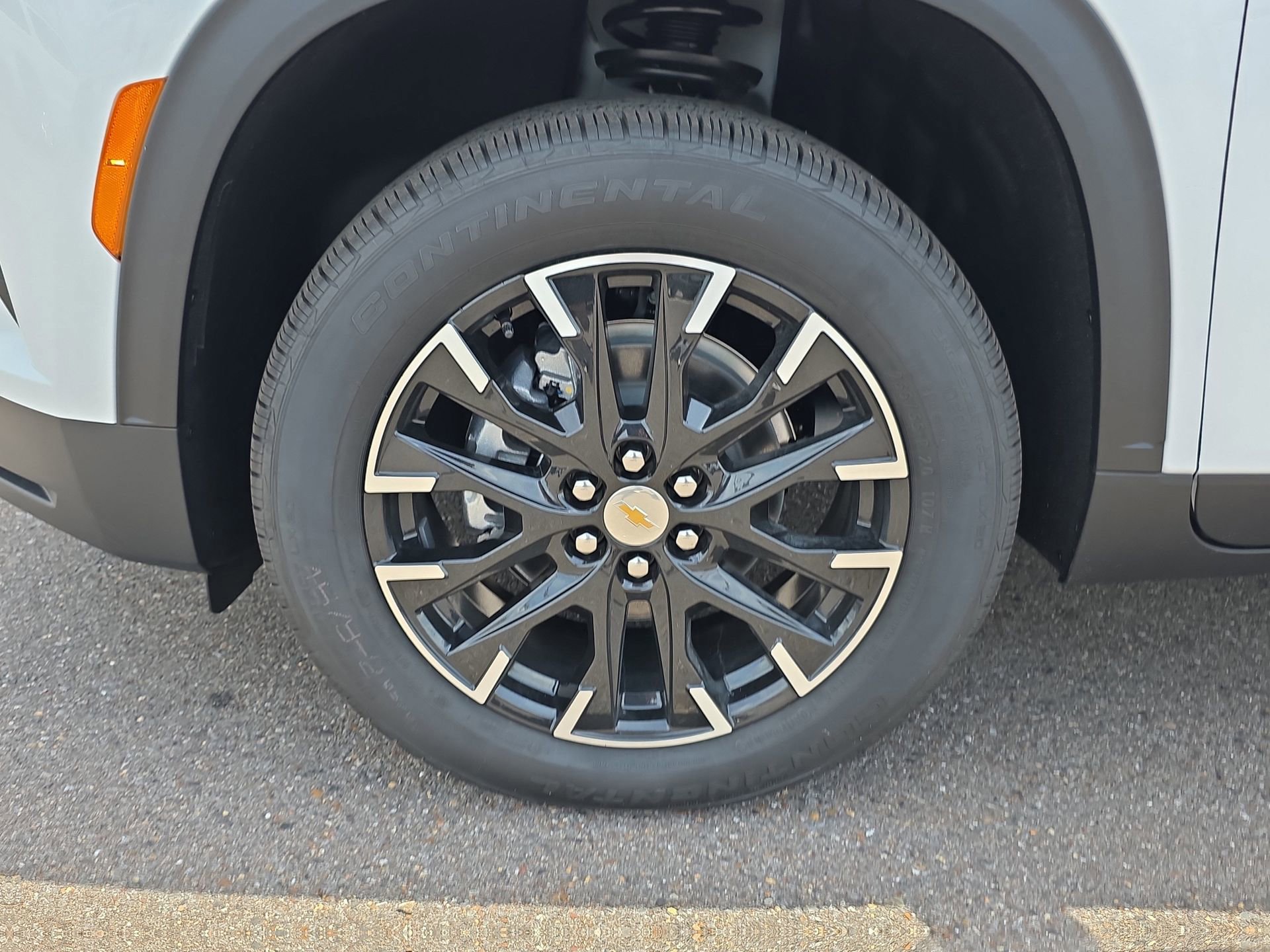 New 2026 Chevrolet Traverse LT w/ Sun and Wheel Package FWD image 9
