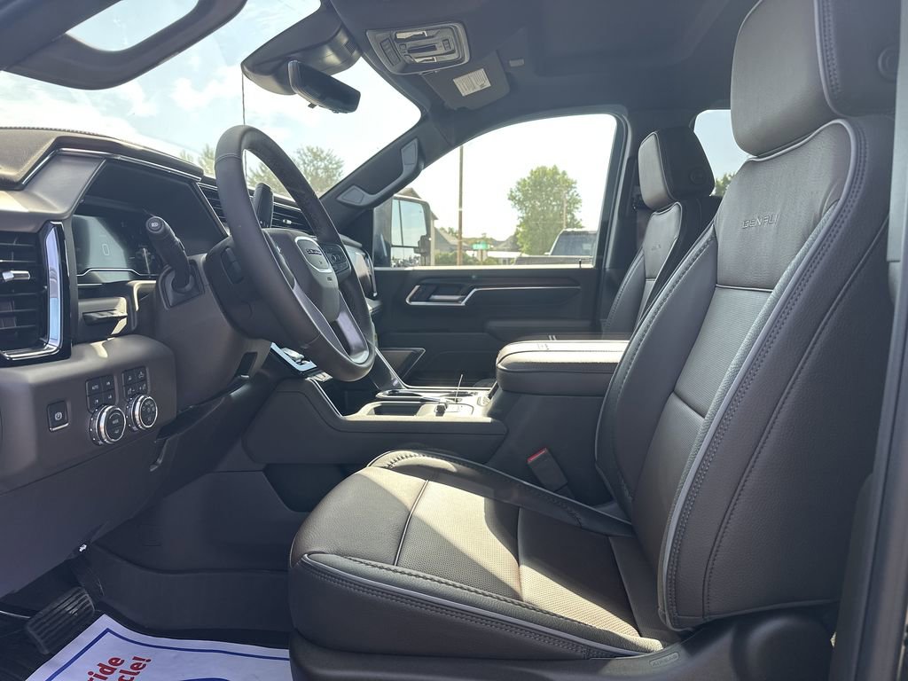 New 2025 GMC Sierra 3500 Denali w/ Technology Package image 5
