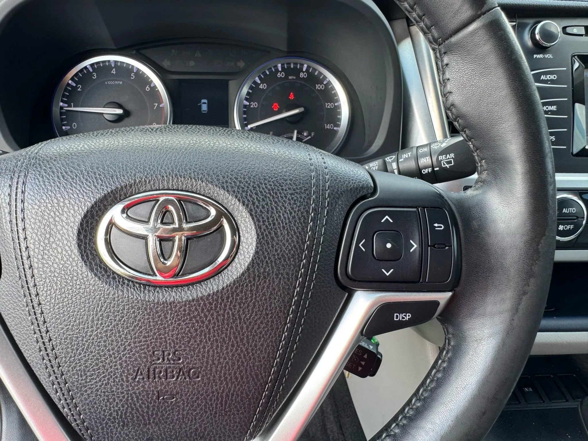 Used 2015 Toyota Highlander LE image 32