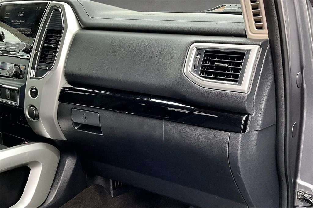 Used 2020 Nissan Titan SV w/ SV Convenience Package image 26