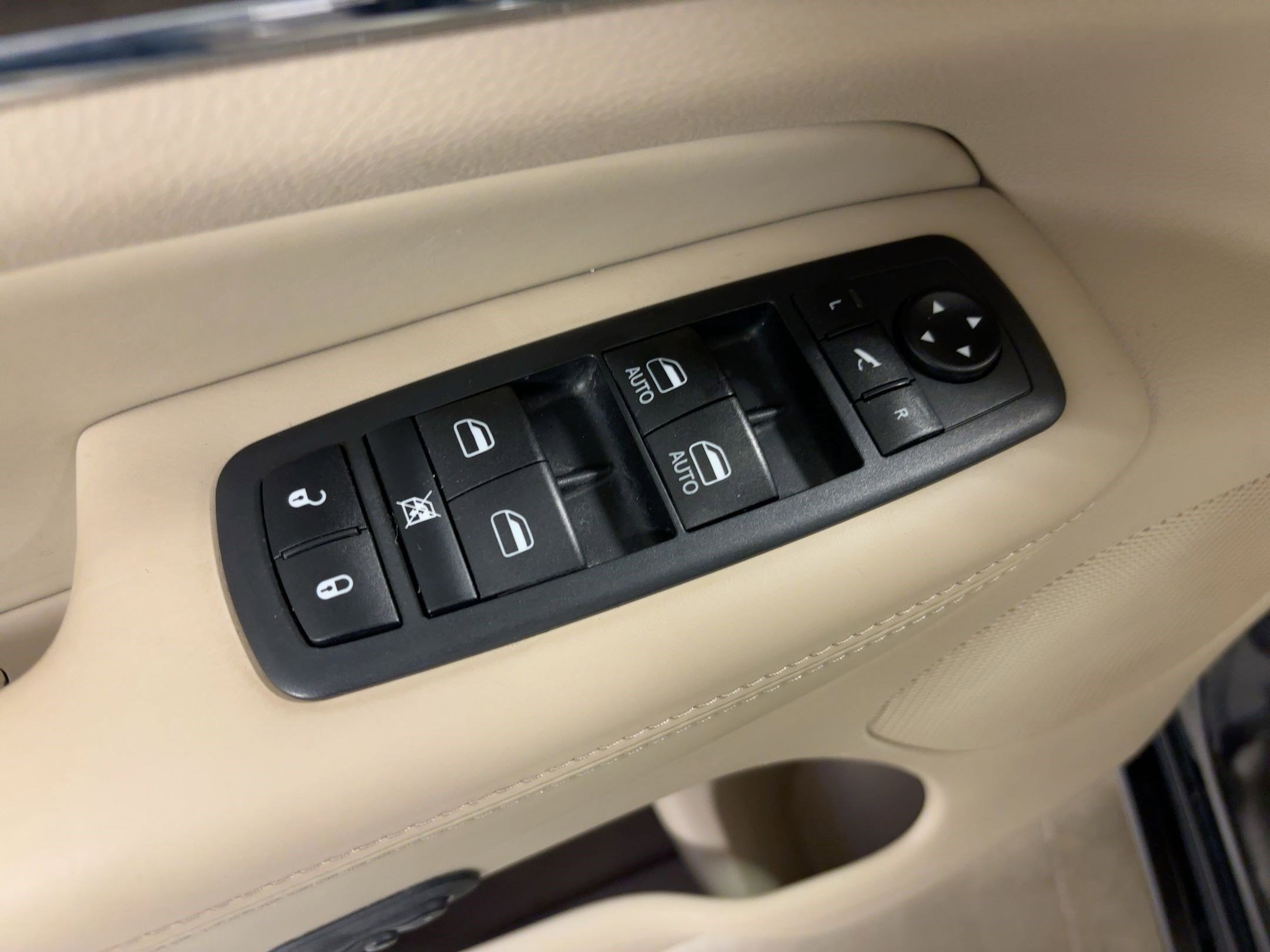 Used 2019 Jeep Grand Cherokee Overland image 11