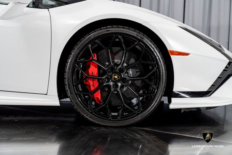 Used 2024 Lamborghini Huracan Tecnica image 25
