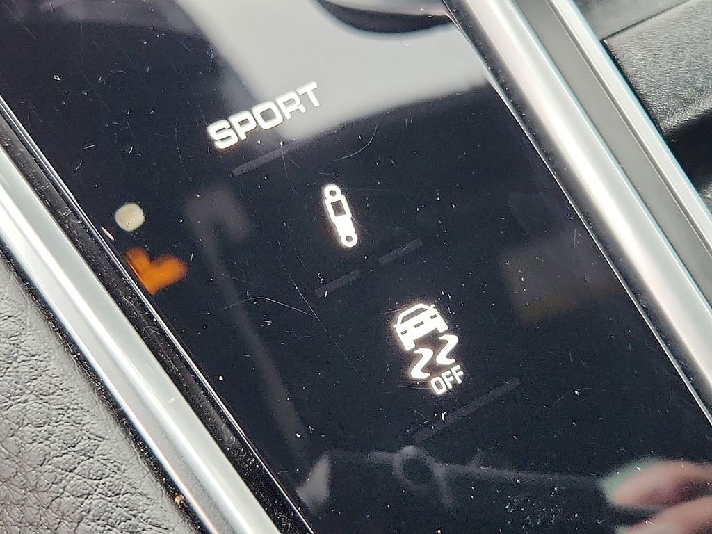 Used 2022 Porsche Panamera image 23