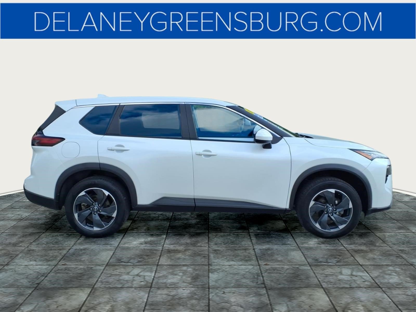 Used 2025 Nissan Rogue SV AWD/4WD image 2