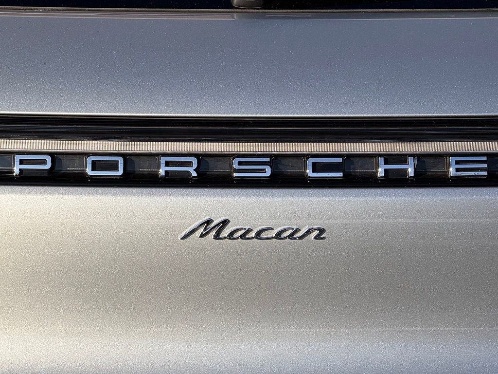 Certified 2025 Porsche Macan image 27