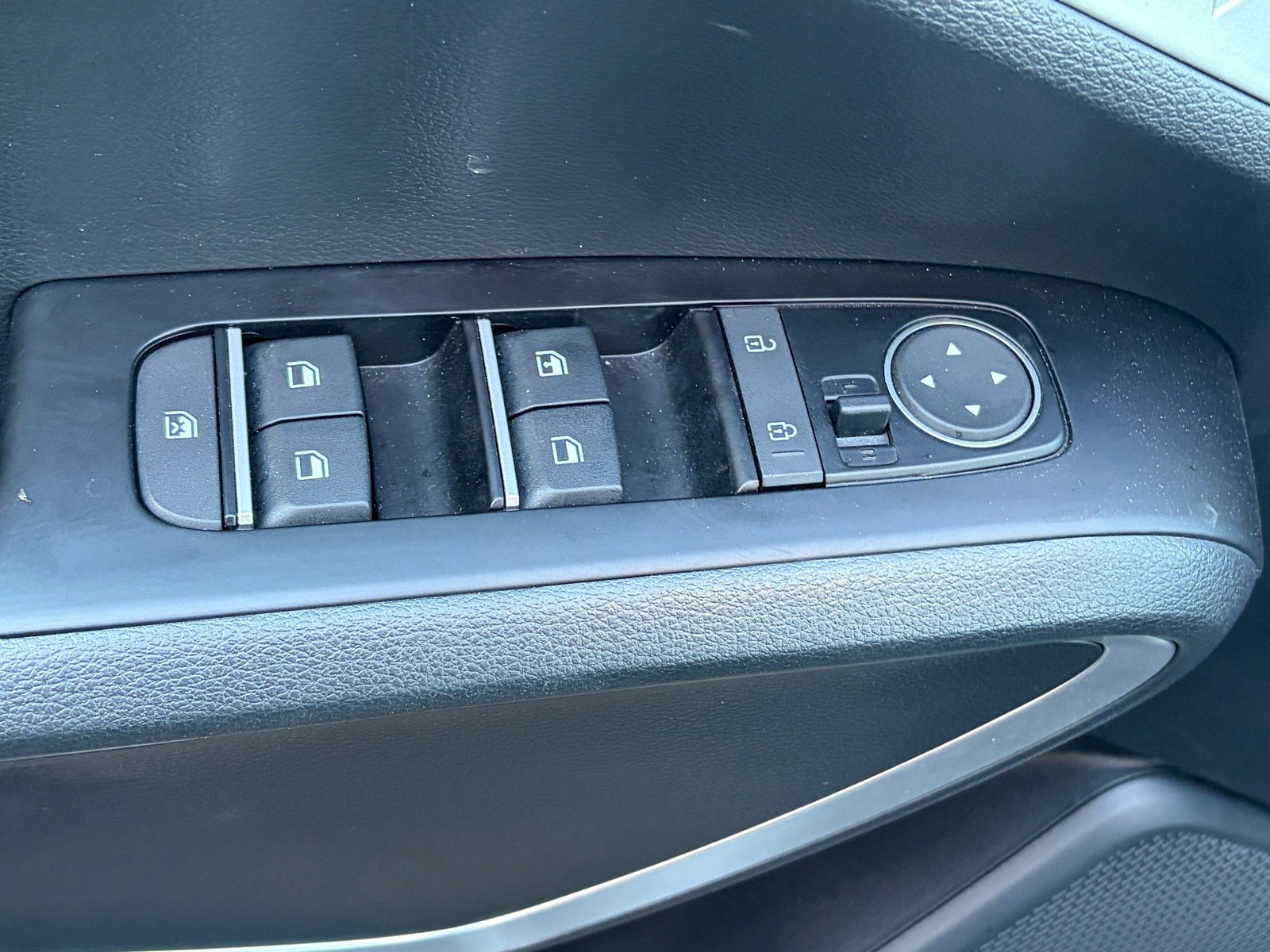 Certified 2025 Kia Soul LX FWD image 8