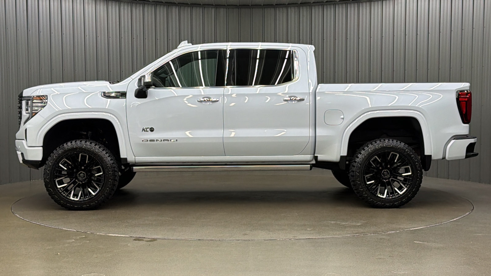 Used 2026 GMC Sierra 1500 Denali Ultimate AWD/4WD image 2