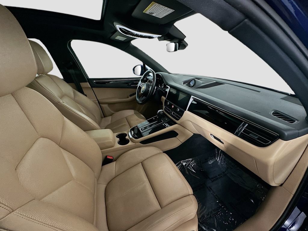 Certified 2023 Porsche Macan image 30