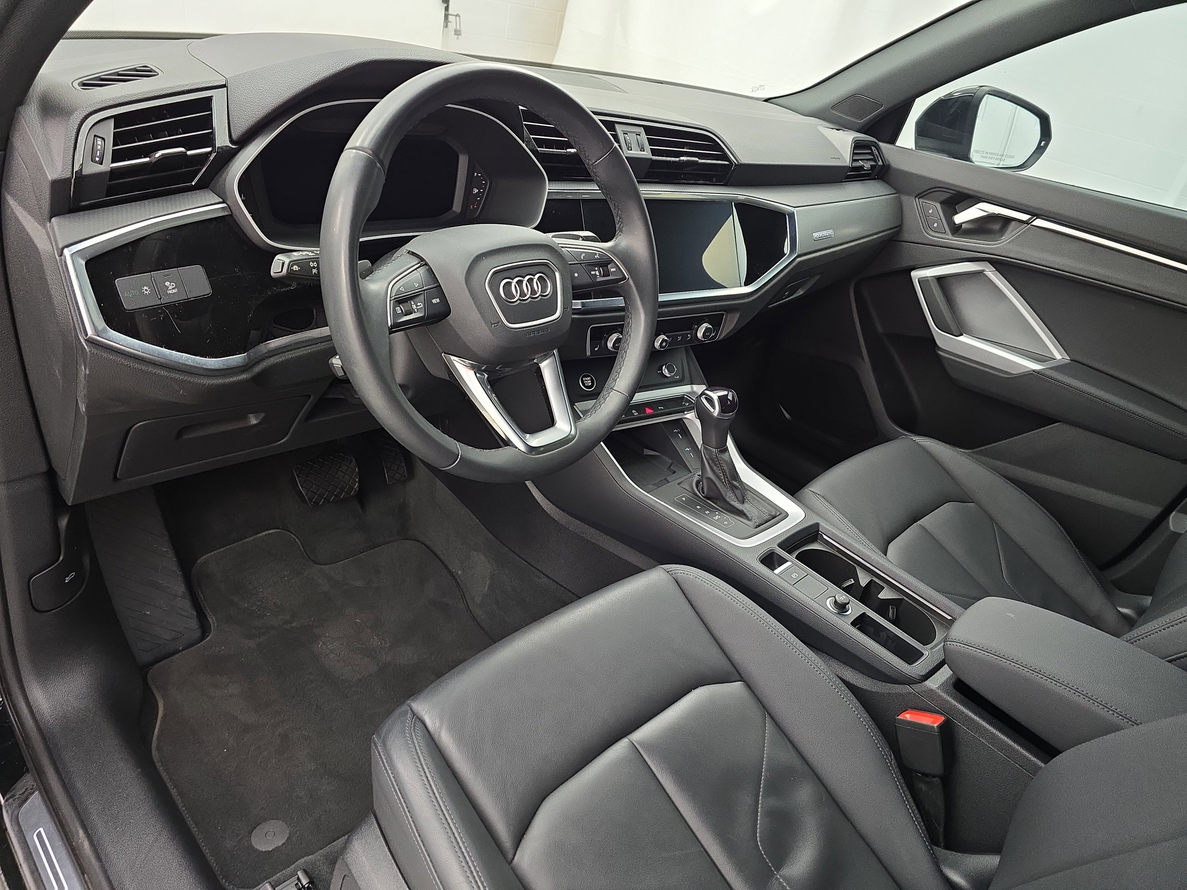 Used 2024 Audi Q3 2.0T Premium w/ Convenience Package image 16