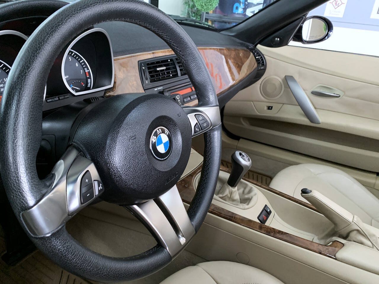 Used 2006 BMW Z4 3.0i RWD image 8