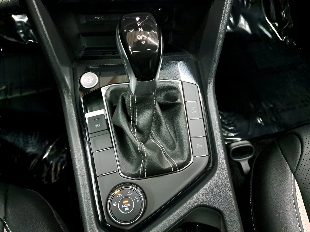 New 2025 Volkswagen Taos SEL AWD/4WD image 24