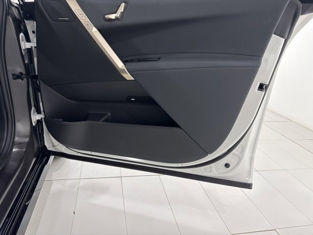 Used 2025 BMW iX xDrive50 w/ Sport Package image 18