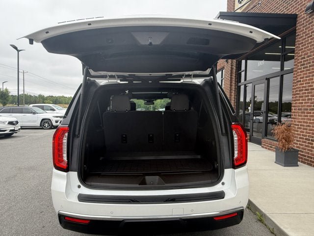 Used 2023 GMC Yukon XL SLT w/ SLT Premium Package AWD/4WD image 12