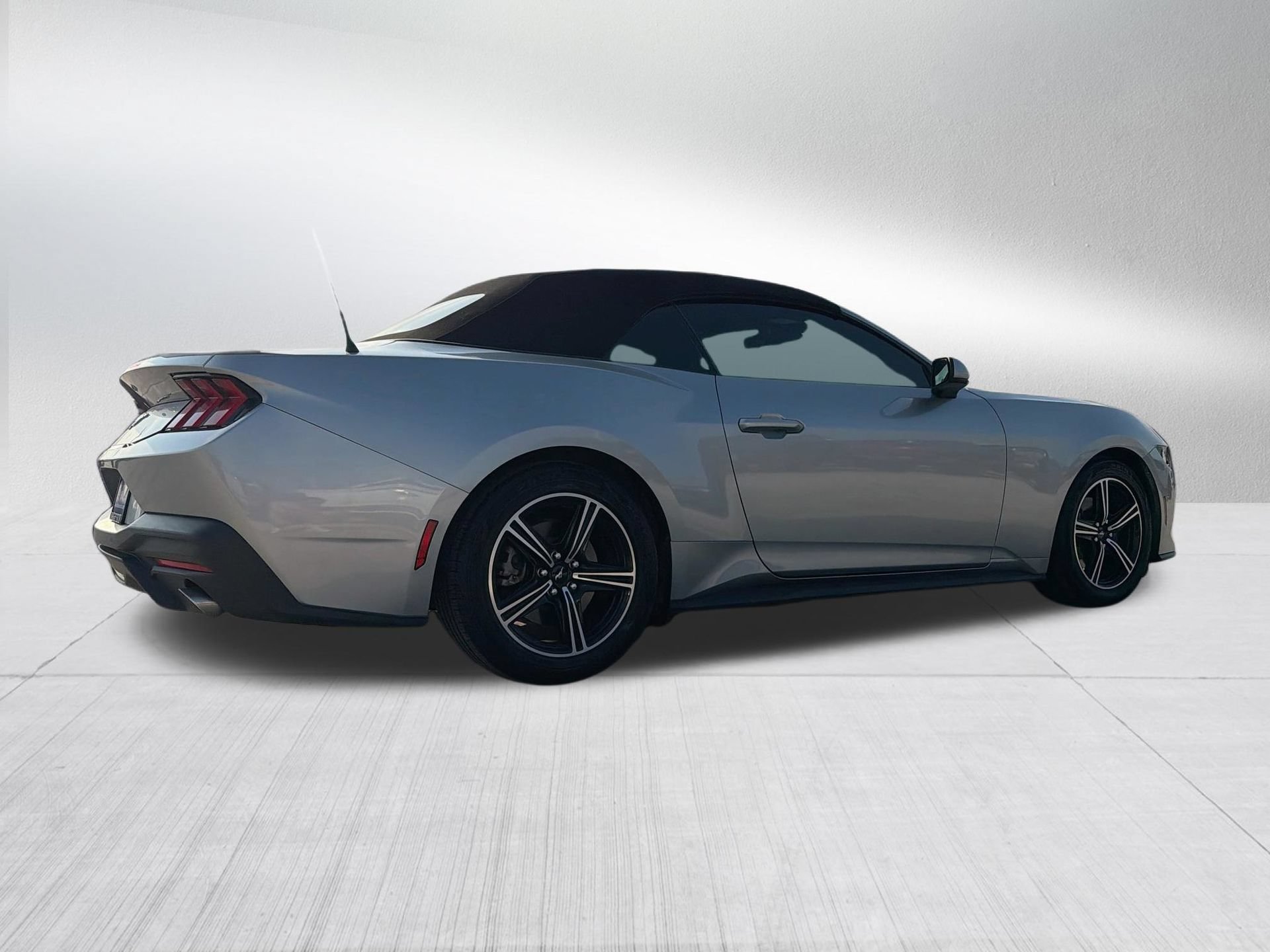 Used 2024 Ford Mustang Convertible RWD image 6