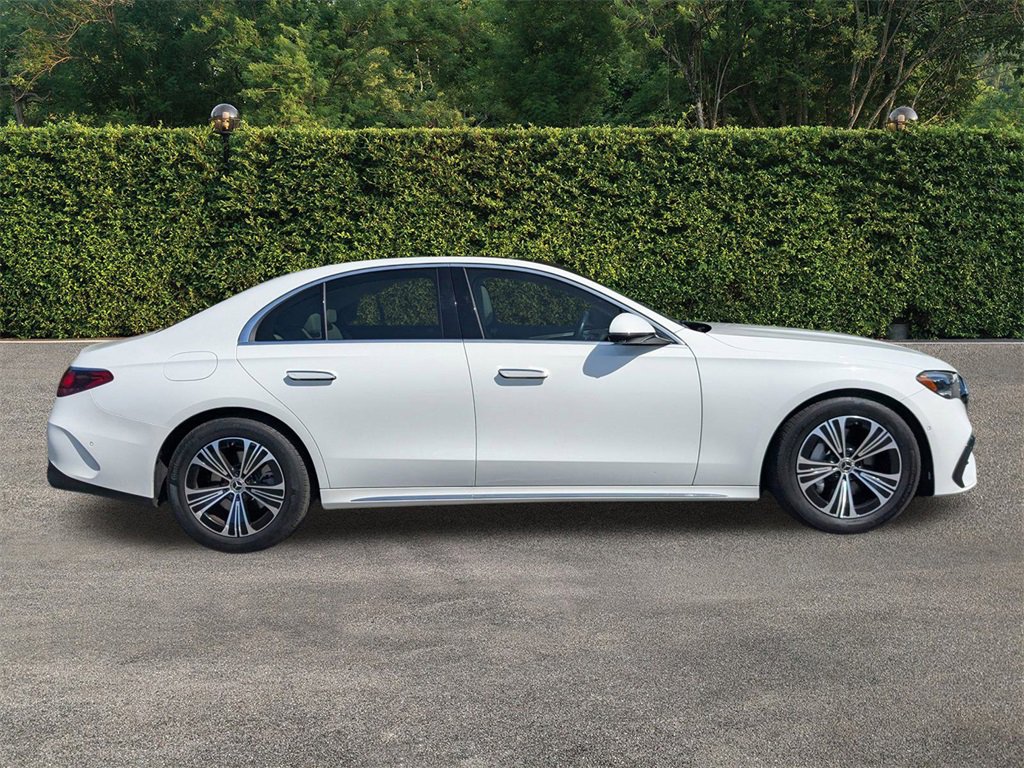 Used 2024 Mercedes-Benz E 350 4MATIC Sedan image 3