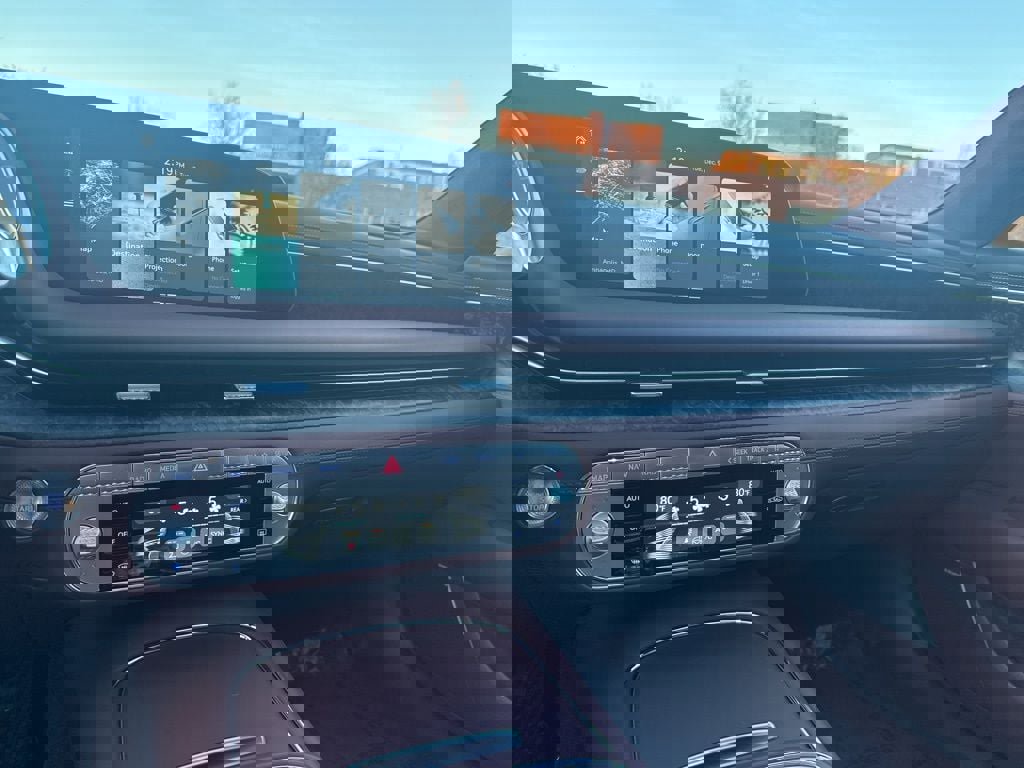 Used 2025 Genesis G90 3.5T image 19