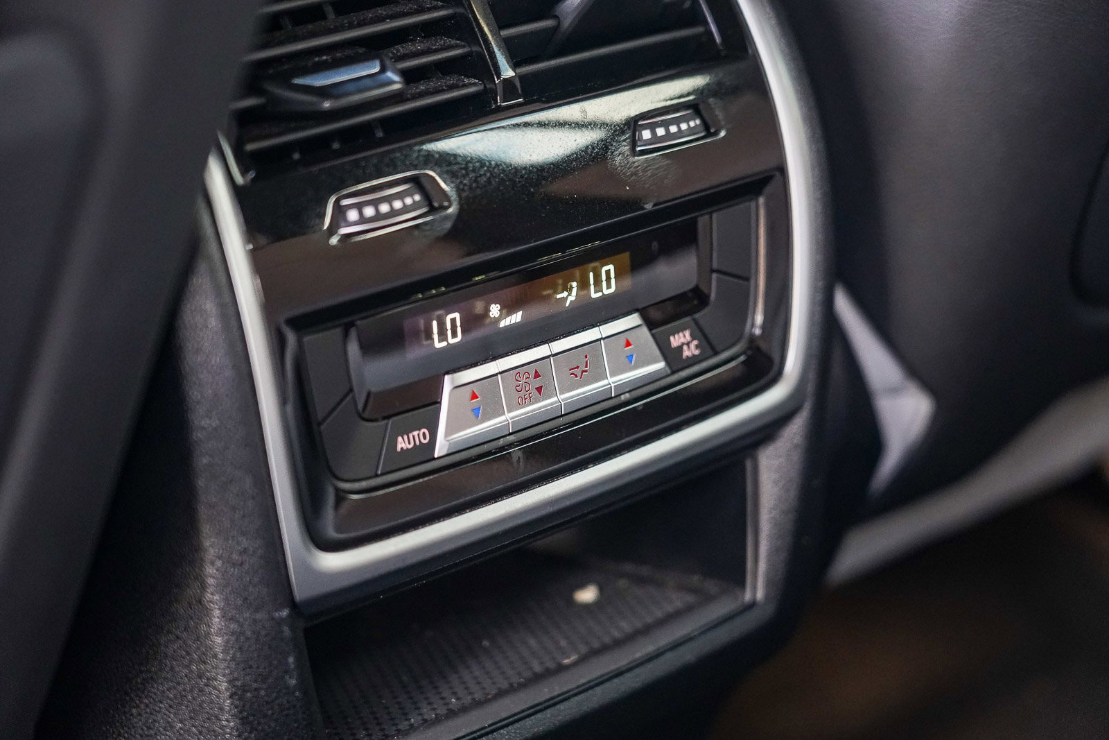 Used 2023 BMW X6 xDrive40i w/ M Sport Package image 23